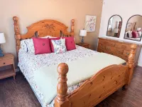 Blue Haven at Salado Plaza. Family Friendly Townhome w/ Fenced Back Yard!