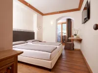 Hotel Rezia فنادق في بورمیو