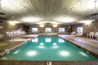 Quality Inn & Suites - piscina