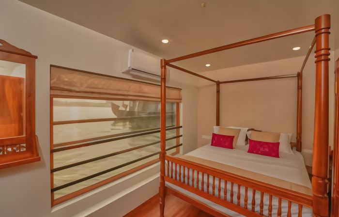 Venice Premium Houseboats Alleppey