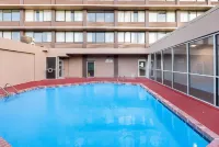 Quality Inn & Suites - Pools