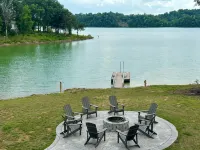 STAY HERE! 2 Homes sleep up to 28! Private cove 2 docks and personal boat launch - 小木屋