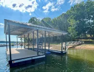 Dockside Dreamz #1 w/beach and dock - Close to Clarksville and Bluestone launch - Homestays