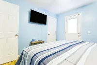 Gulf View Condo with Pool & Grills. Minute walk to Beach. Pet-Friendly! - Villas