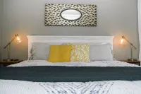Joanna Gaines would stay here! - balcony