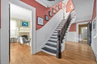 Your Charming 4BR Retreat Home Minutes from Casino Excitement! - 4星級