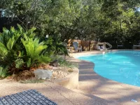 Texas Sunshine Oasis WACO/Silos/Baylor: Pool, Piano, PingPong, Pets on 1/2 acre 休伊特住宿飯店