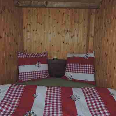Lovingly furnished Alphüttli Rooms