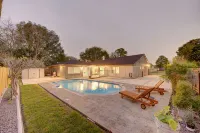H-Town Pool House • Arcade • Pool Table • 2 King BD • HBO Max• 6 Beds - 프라이빗 풀