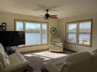 Eagle's Landing on the Rock River, Pontoon Available to Rent - 3-Star