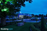 The Connacht Hotel - parking