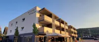 Burger Bar - Bed & Breakfast Rezidenca Pipanova - parking
