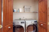 Visiting ABQ for a Conf? Home Centrally Located Get Anywhere in the City in 20m. - Bungalows