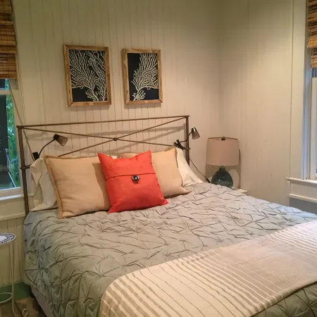 Romantic, cozy cottage nestled amongst live oaks & palms, a block from beach.