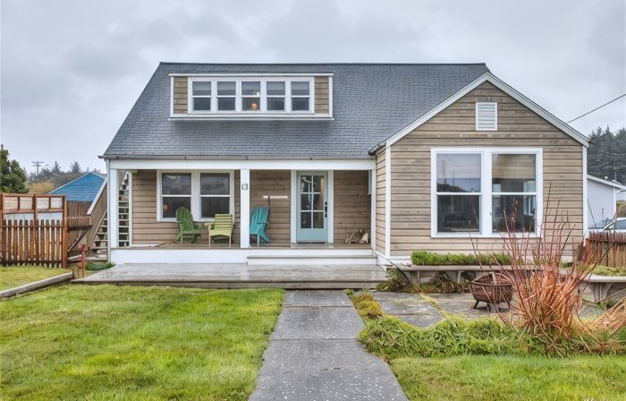 Adorable Cottage 1.5 blocks from the beach!