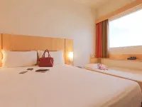 宜必思蒙蒂斯克拉魯斯購物中心酒店 - 酒吧