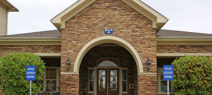 "Spacious 4-Bedroom Apartment in the Heart of Warrensburg near UCM! Hotels in Johnson County