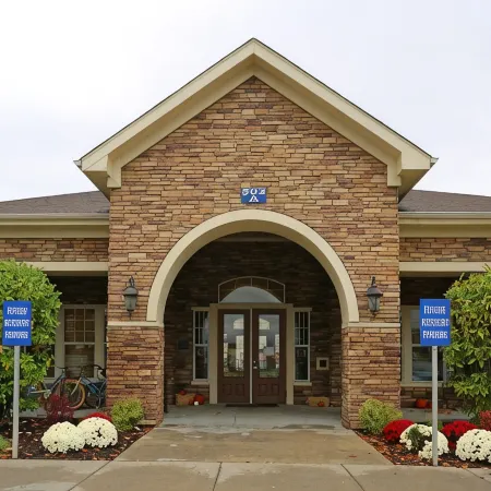 "Spacious 4-Bedroom Apartment in the Heart of Warrensburg near UCM!