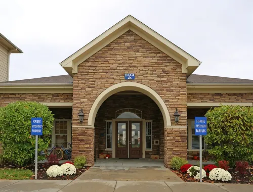 "Spacious 4-Bedroom Apartment in the Heart of Warrensburg near UCM! - Bintang 2