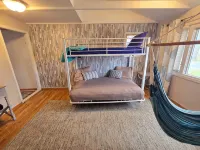 3 Bed Lake Home, Beach Vibes, Located on DL Strip! - Homestays