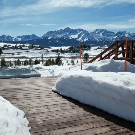 Stanley House - Hillside Cabin with Panoramic Views of the Sawtooth Mountains