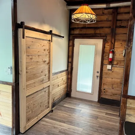 Comfortable cabin. French Lick. Close to everything. Pet friendly. WiFi. Acerage