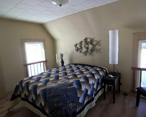Charming House with Amazing Views! Next to Marina and Tiki Bar Hotels in Allamakee County