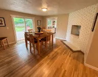 Newly remodeled cozy home with large yard. Close to U of O, Autzen, and Oakway. - 4-Star