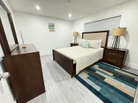 Modern Spacious 2Br-1BA Miami Home -Free Parking + Porch + BBQ - Bungalows