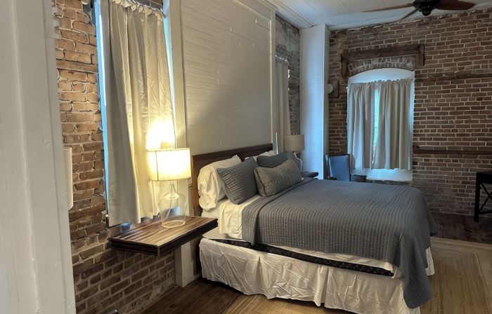 Charming pet-friendly suite in the heart of historic downtown Apalachicola