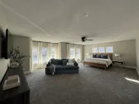 Cozy and accomodating designer home near downtown and McKennan Park - sleeps 10+