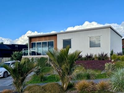 Raglan Retreat With Water Views