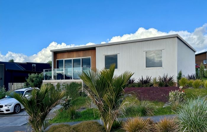 Raglan Retreat With Water Views
