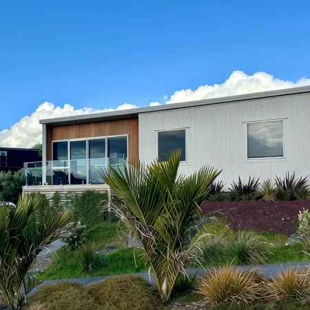 Raglan Retreat With Water Views