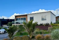 Raglan Retreat With Water Views