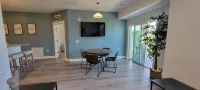 Newly Built Lakefront Condo - 무료 와이파이