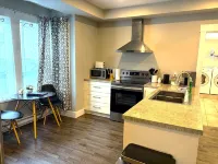 Modern 1 Bedroom, 10 minute walk to Downtown