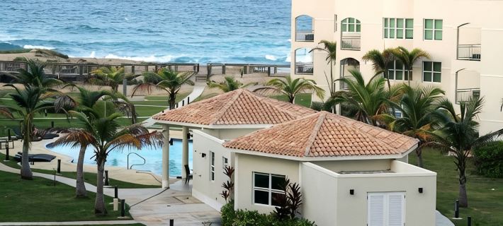 Beachfront Modern Loft with Large Private Terrace Isabela otelleri