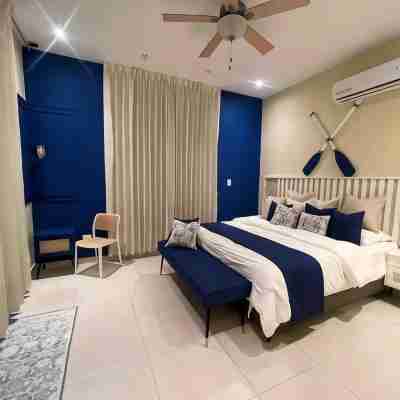 Fanta Sea: Luxe Villa, Pool, 4 Min Drive to Beach Rooms