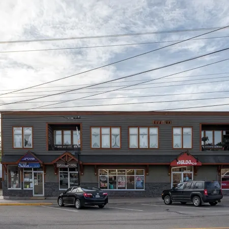 Location Location!! 2bd2ba Condo in the heart of Downtown Invermere!