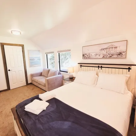Harbor View Retreat/Hot Tub/ Fire Pit/Pet Friendly