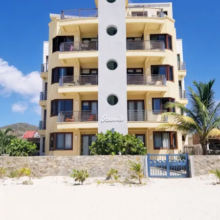 Luxury Beachfront 2 Bedroom Condo In The Heart Of Philipsburg/Great Bay