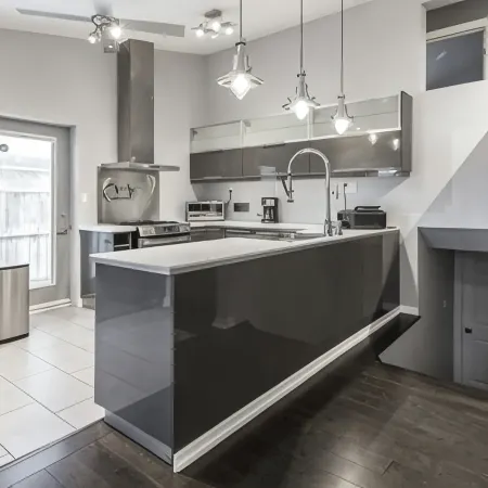 Executive / Family Home | 2 Br • Office • Parking • 10Mins to Toronto or Pearson