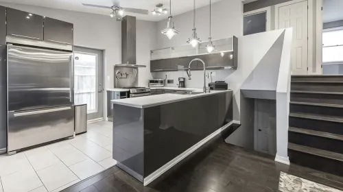 Executive / Family Home | 2 Br • Office • Parking • 10Mins to Toronto or Pearson - 4つ星