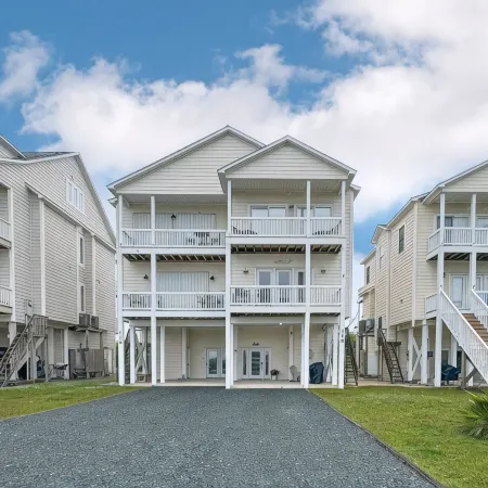 The Vida Sol! Steps to the Ocean. Sound views, Sunsets, Pier + Kayak launch