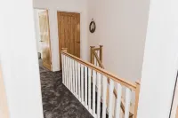 Beautiful seaside home, sea 400m, pub and coastal path. Sleeps 8. Pet friendly! - Gym