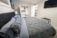 Modern Comfort in Prime Location: Stylishly Remodeled Condo Steps from Downtown - balcony