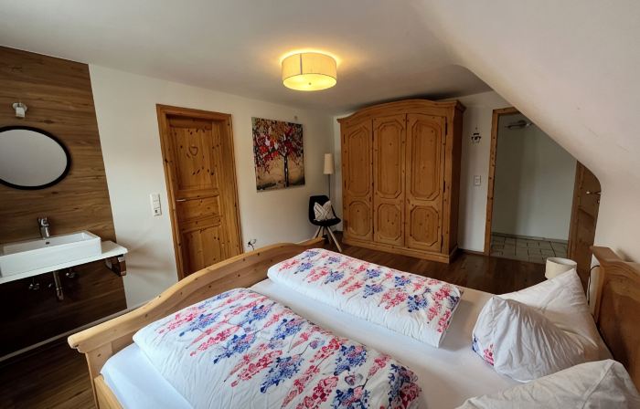 Large, sunny apartment in the middle of the southern Black Forest in a quiet location