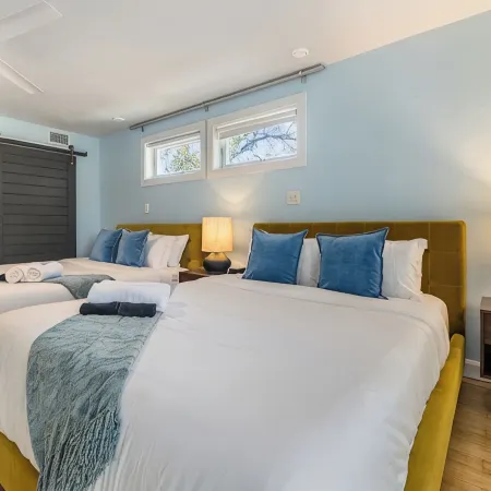 Sleeps 18 - Heated Pool-Pickleball-Hot Tub-Gym-Sauna