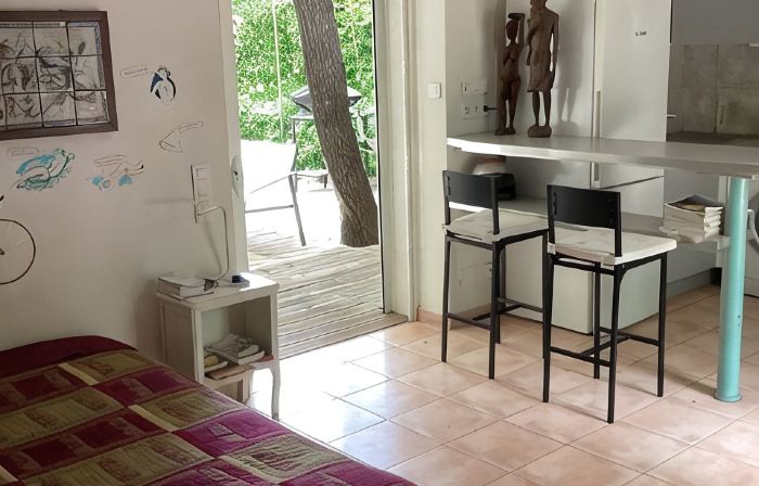 Studio Avec Terrasse et Pergola Dans Propriété Calme et Sécurisée